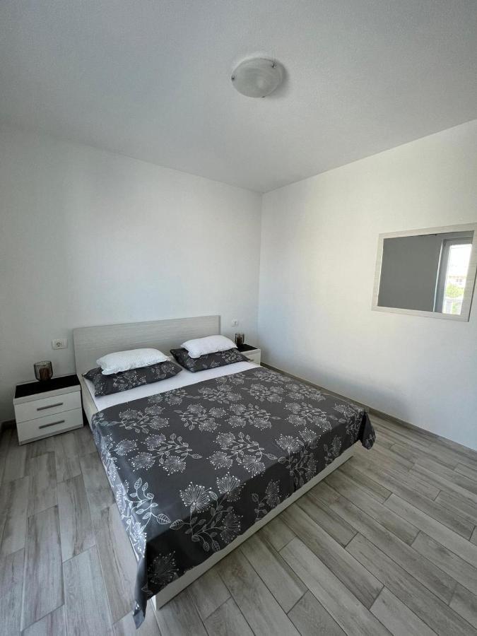 Apartments Villa Nova With Pool Μακάρσκα Εξωτερικό φωτογραφία